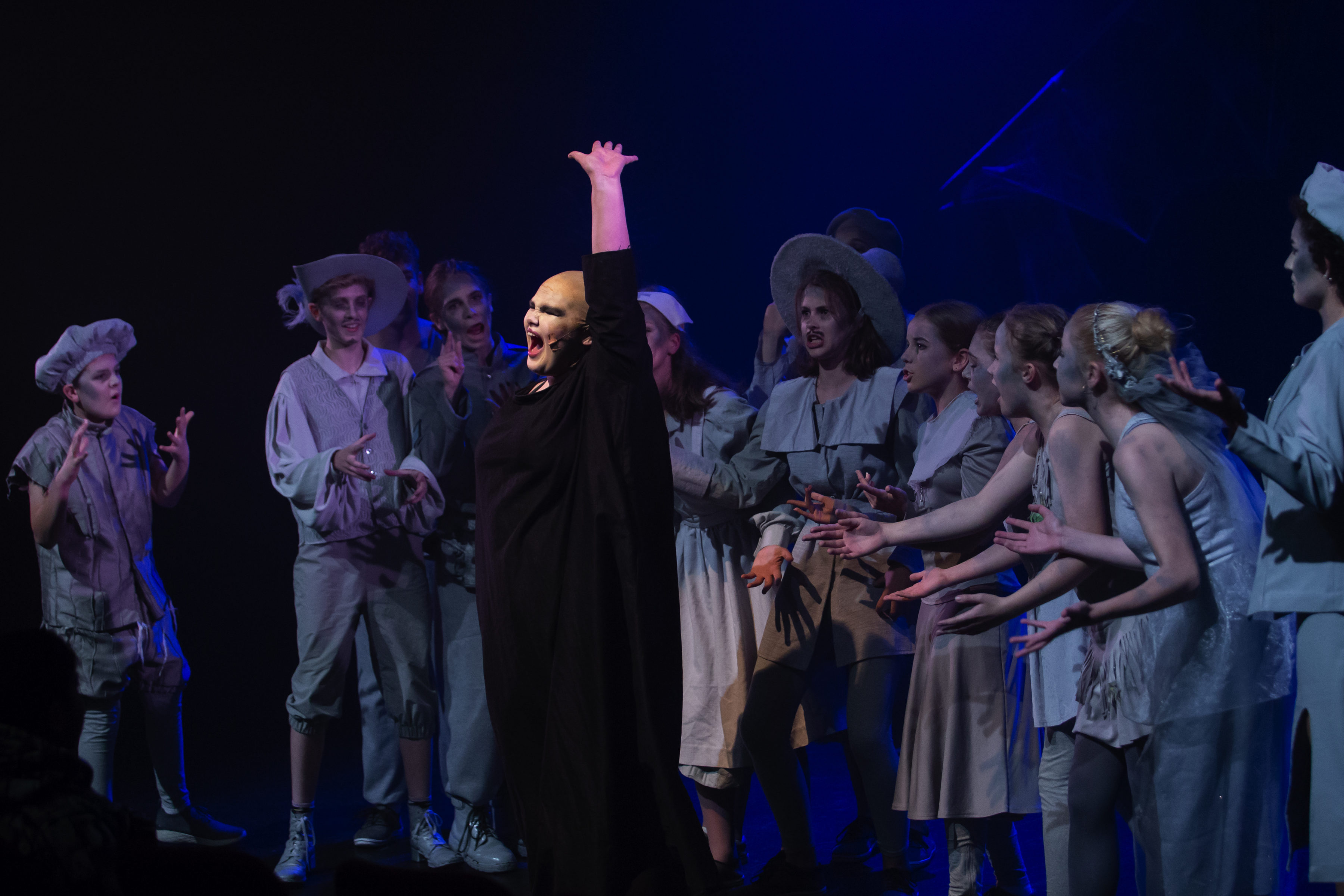 Queenie Samuel As Uncle Fester And Ancestors - Cast Of The Addams Family - A New Musical 2018